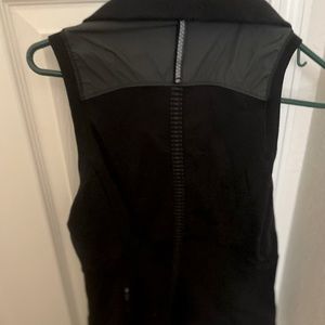 Lululemon black reflective running vest